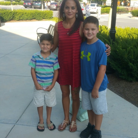 Meet your Posher, Tara!😊 - Picture 2 of 4